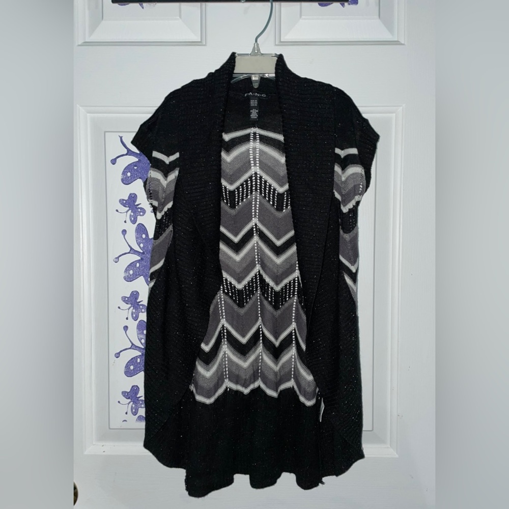 Black Cardigan with striped zigzag pattern